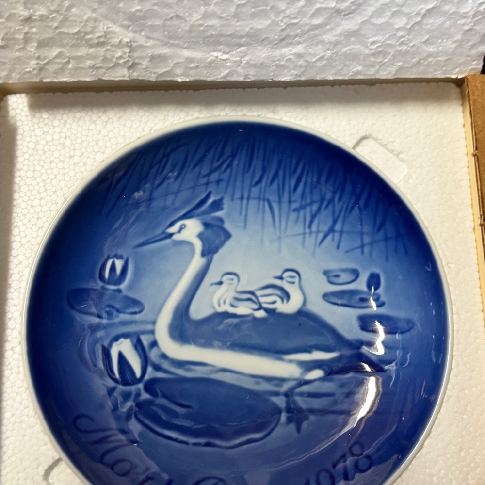 Vintage porcelain Mother’s Day plates (10)